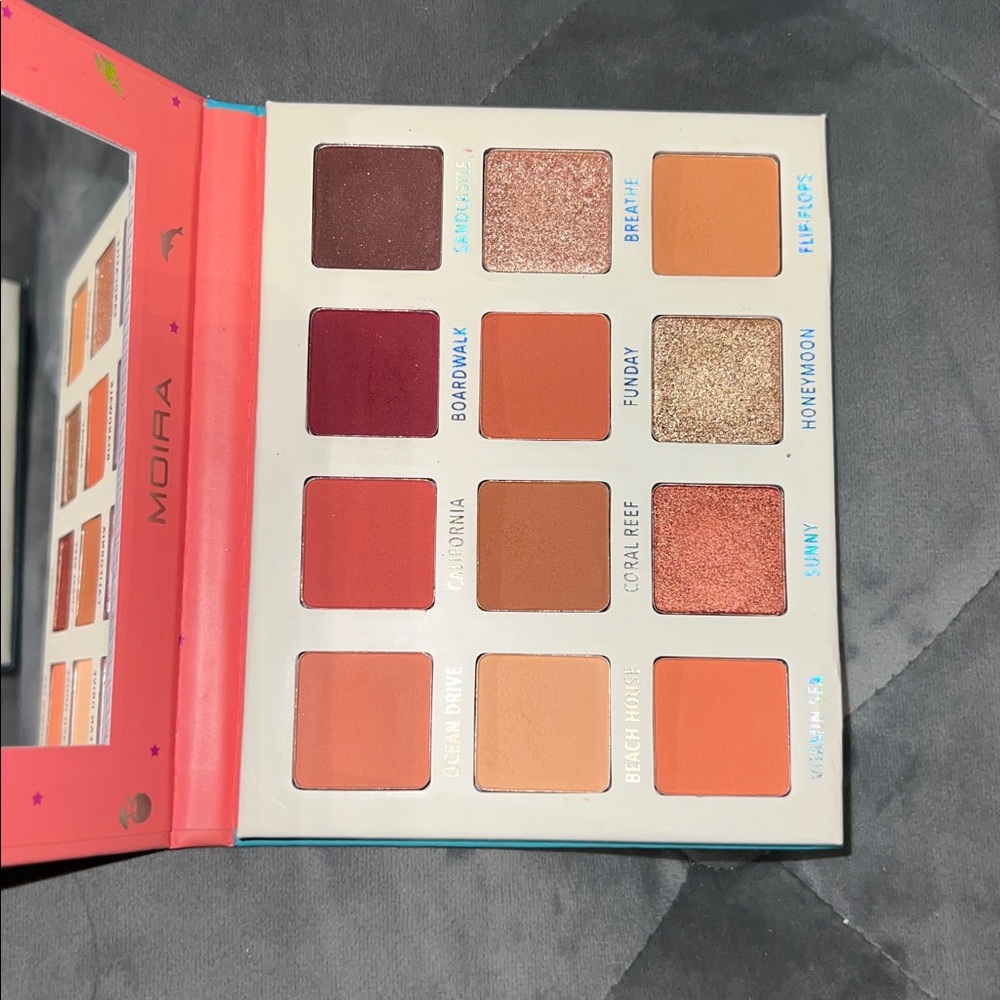 Eyeshadow palettes - Picture 2 of 5